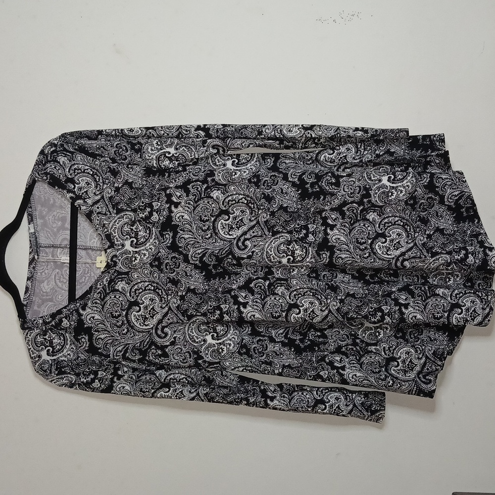 BaiSheng GT black‎ and white paisley womens Tunic blouse Size: Medium